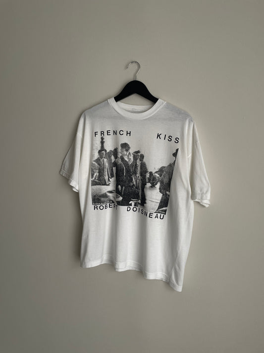 Robert Doisneau "The Kiss by the Hôtel de Ville" Tee
