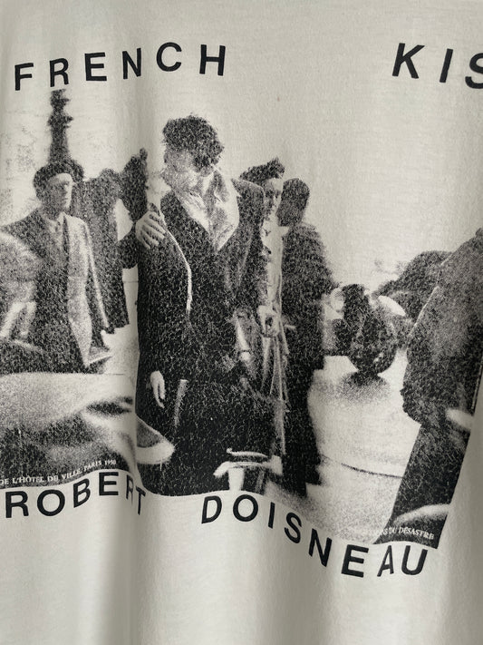 Robert Doisneau "The Kiss by the Hôtel de Ville" Tee